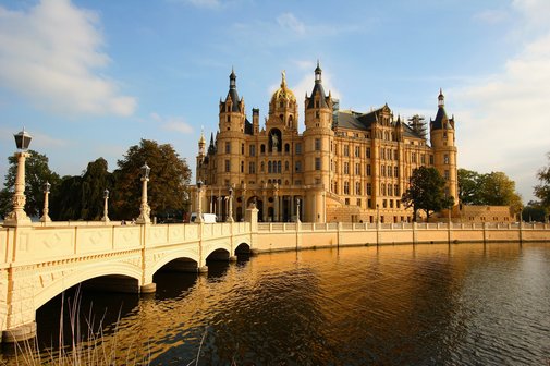 Schloß Schwerin Das Foto zeigt Schloß Schwerin, Sitz des Landtages in Mecklenburg-Vorpommern